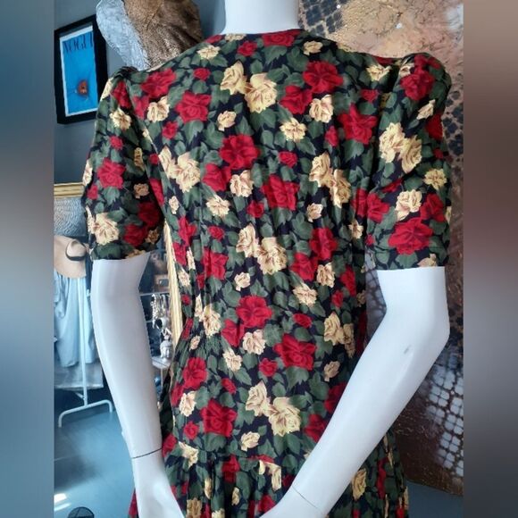 Vintage Dark Floral Button-Down Dress - Picture 4 of 16